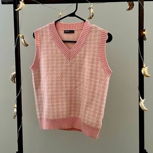 Cute patterned pink vest 💗